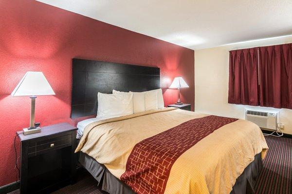 Red Roof Inn & Suites Pensacola-Nas Corry Экстерьер фото