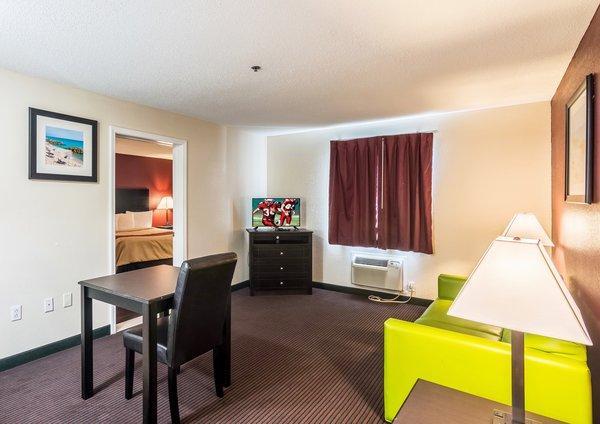 Red Roof Inn & Suites Pensacola-Nas Corry Экстерьер фото