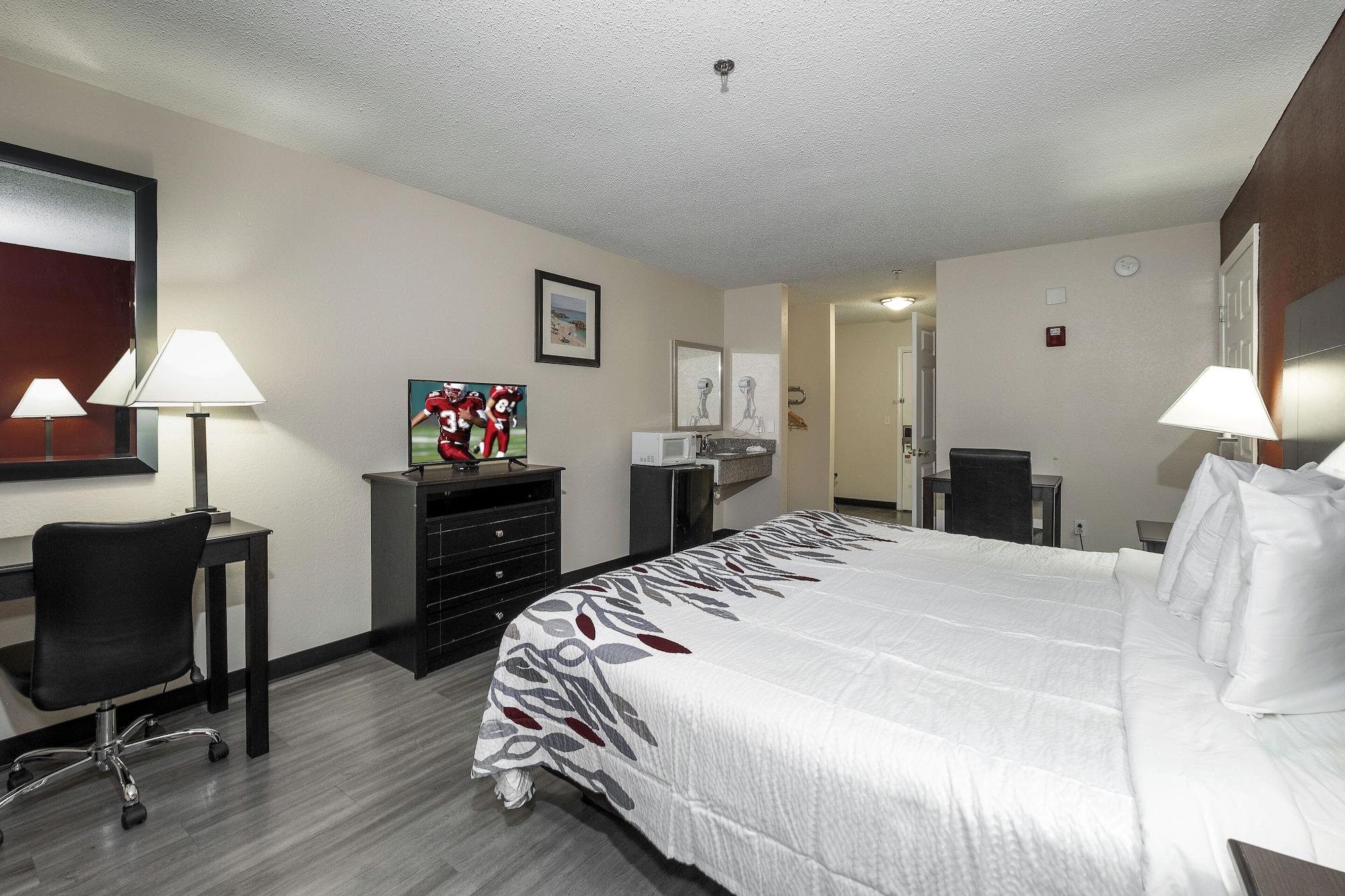 Red Roof Inn & Suites Pensacola-Nas Corry Экстерьер фото