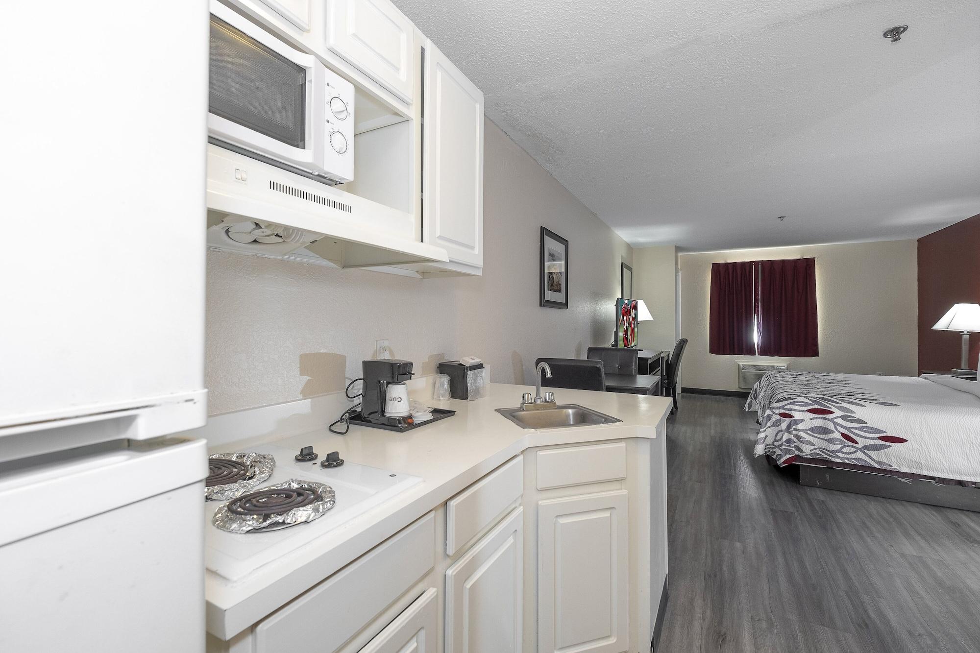 Red Roof Inn & Suites Pensacola-Nas Corry Экстерьер фото
