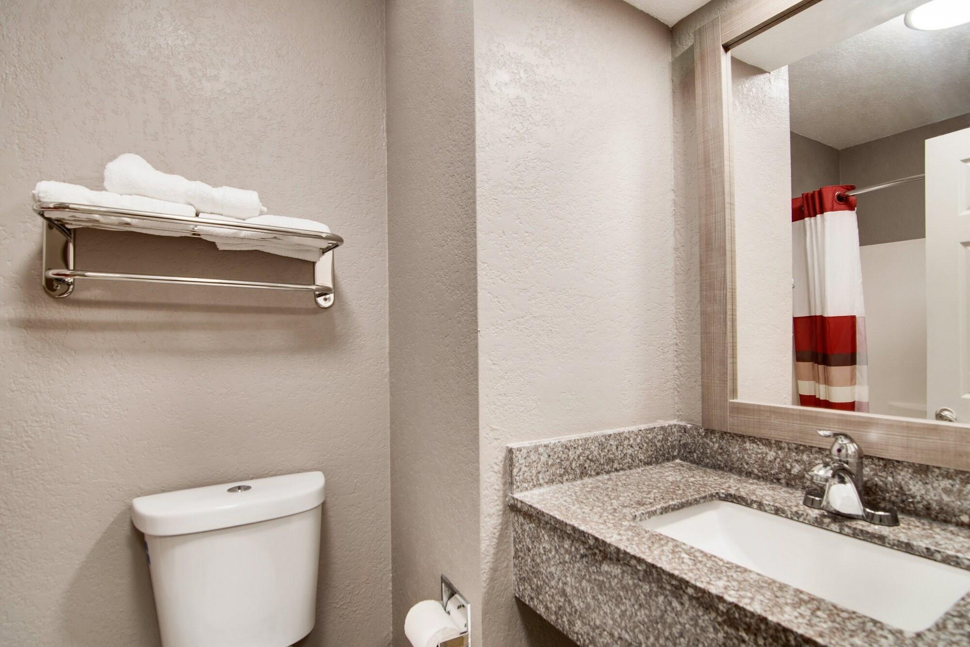 Red Roof Inn & Suites Pensacola-Nas Corry Экстерьер фото