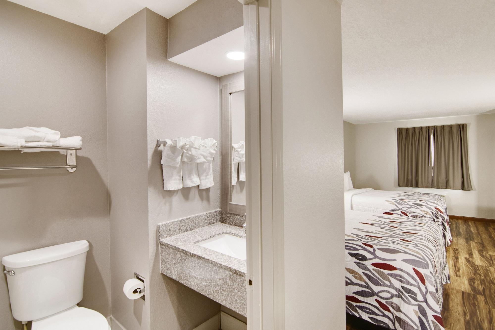 Red Roof Inn & Suites Pensacola-Nas Corry Экстерьер фото