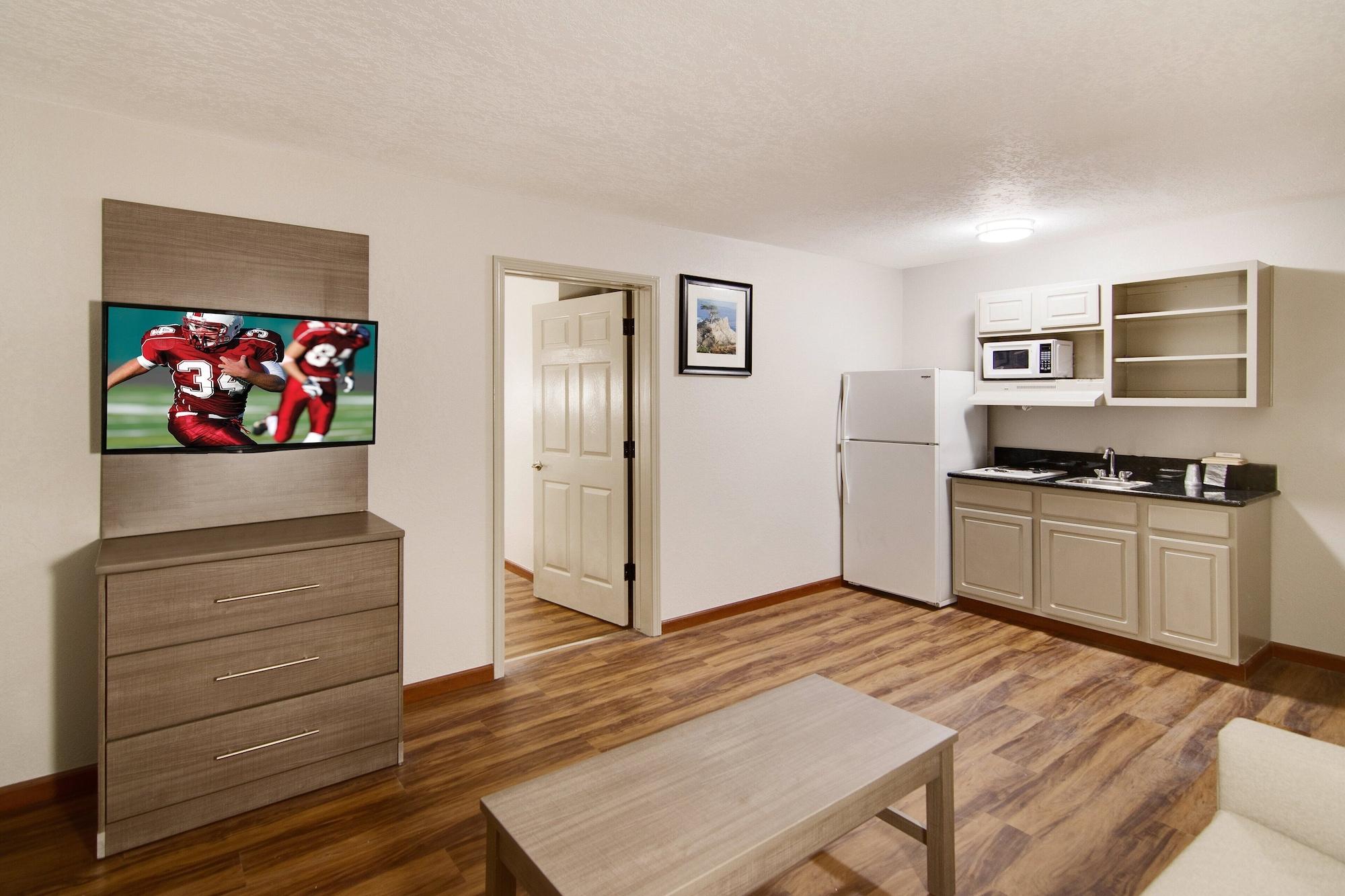 Red Roof Inn & Suites Pensacola-Nas Corry Экстерьер фото