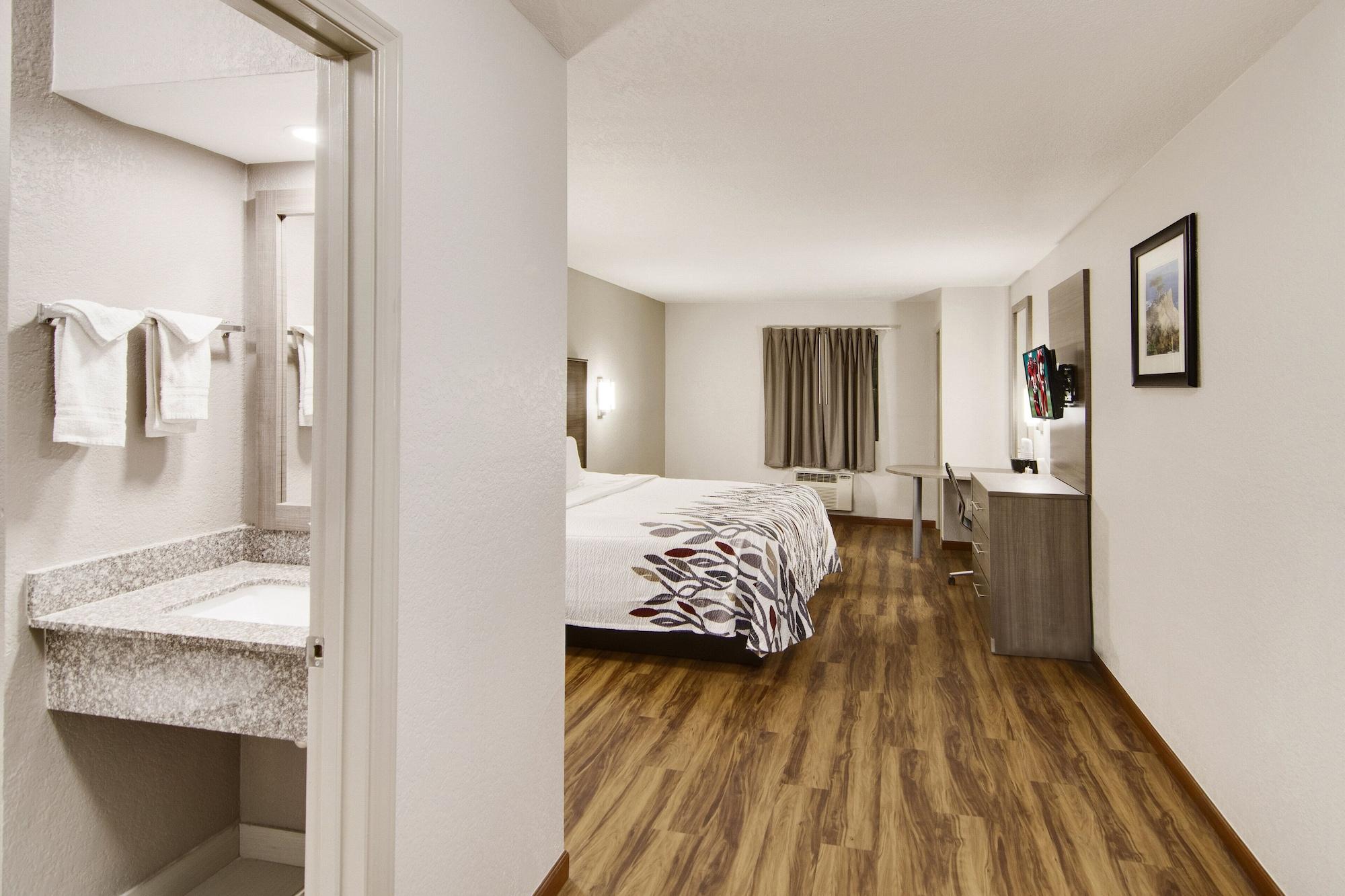 Red Roof Inn & Suites Pensacola-Nas Corry Экстерьер фото