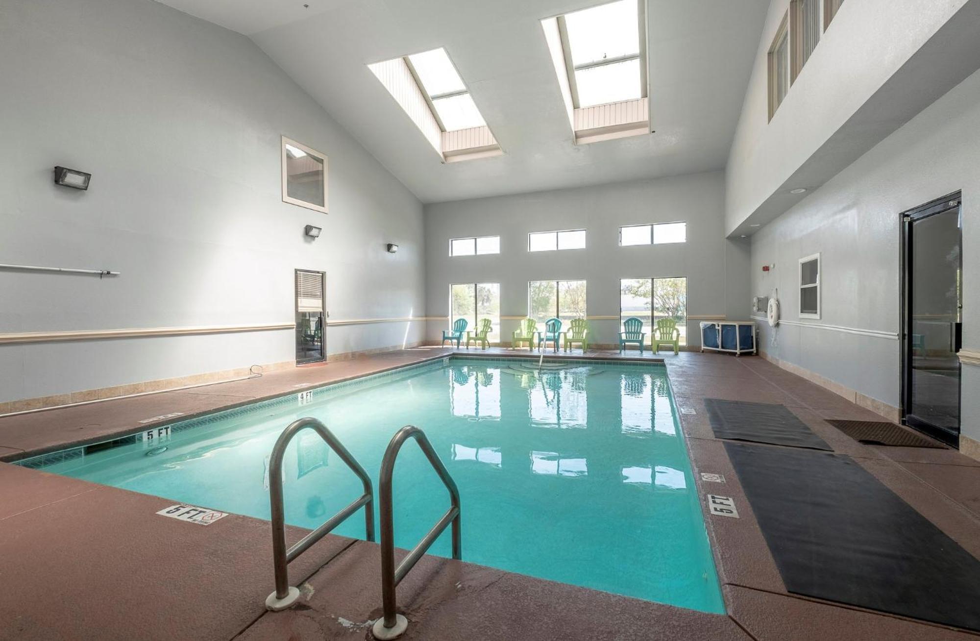 Red Roof Inn & Suites Pensacola-Nas Corry Экстерьер фото